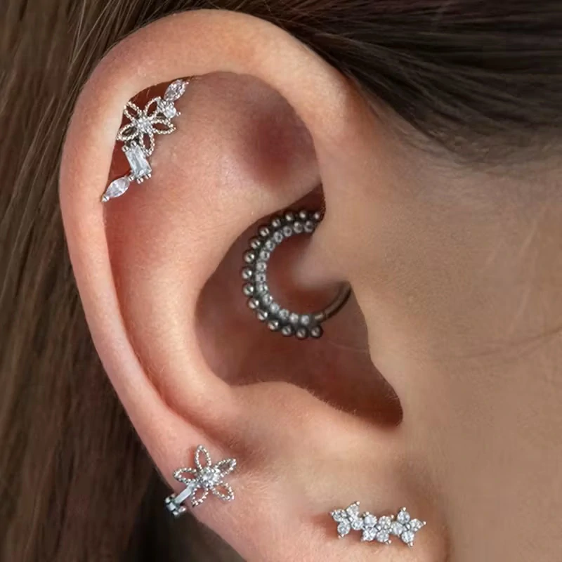 Zlatý kroužek s dvojitou řadou kuliček a krystaly v průměru 8mm