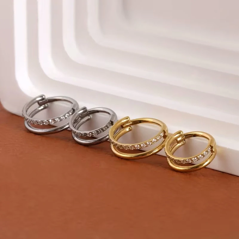 Dvojitý titanový kroužek s čirými krystaly SAWKR01 InfinityPierce