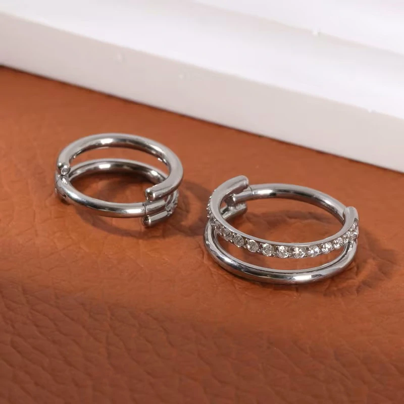 Dvojitý titanový kroužek s čirými krystaly SAWKR01 InfinityPierce